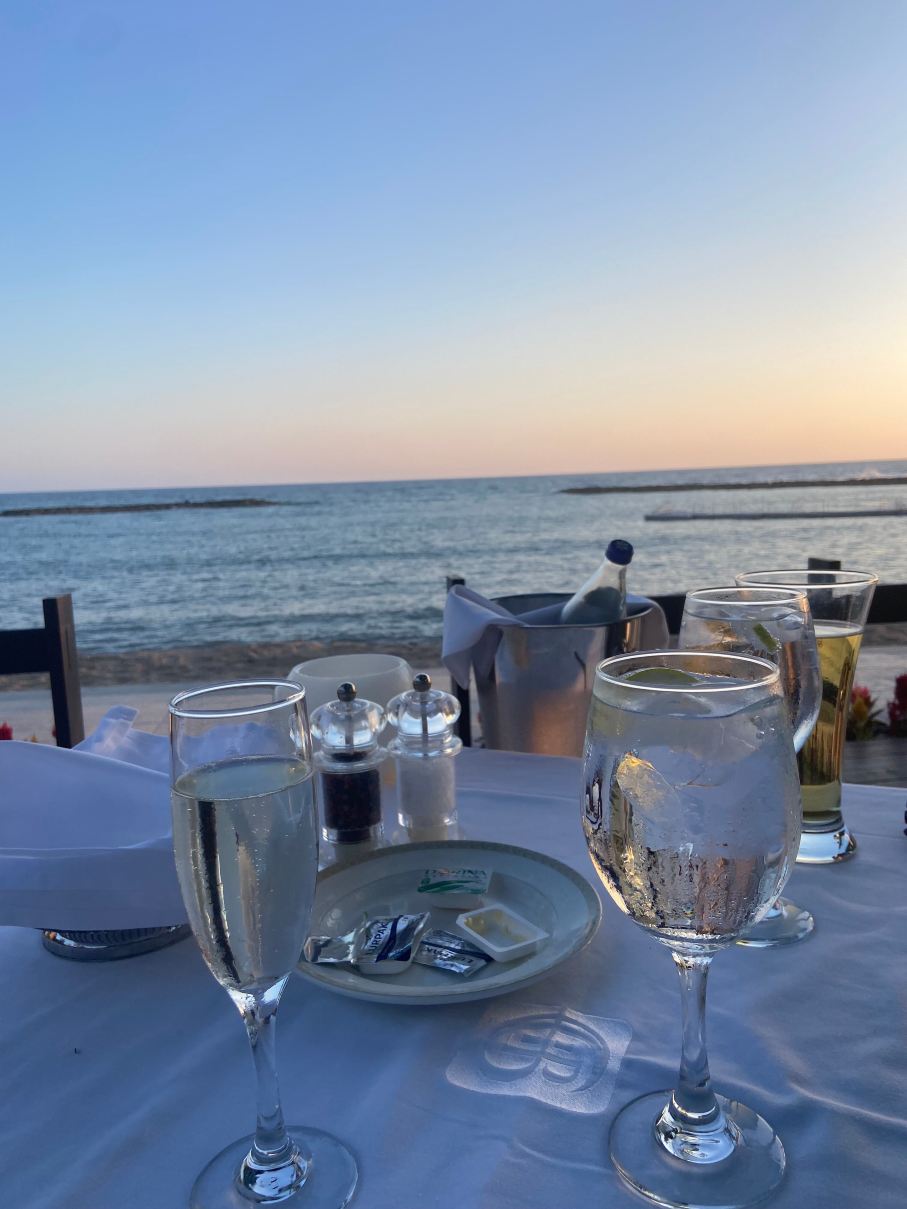 康斯坦丁诺布罗斯阿斯米娜套房酒店-旅行者