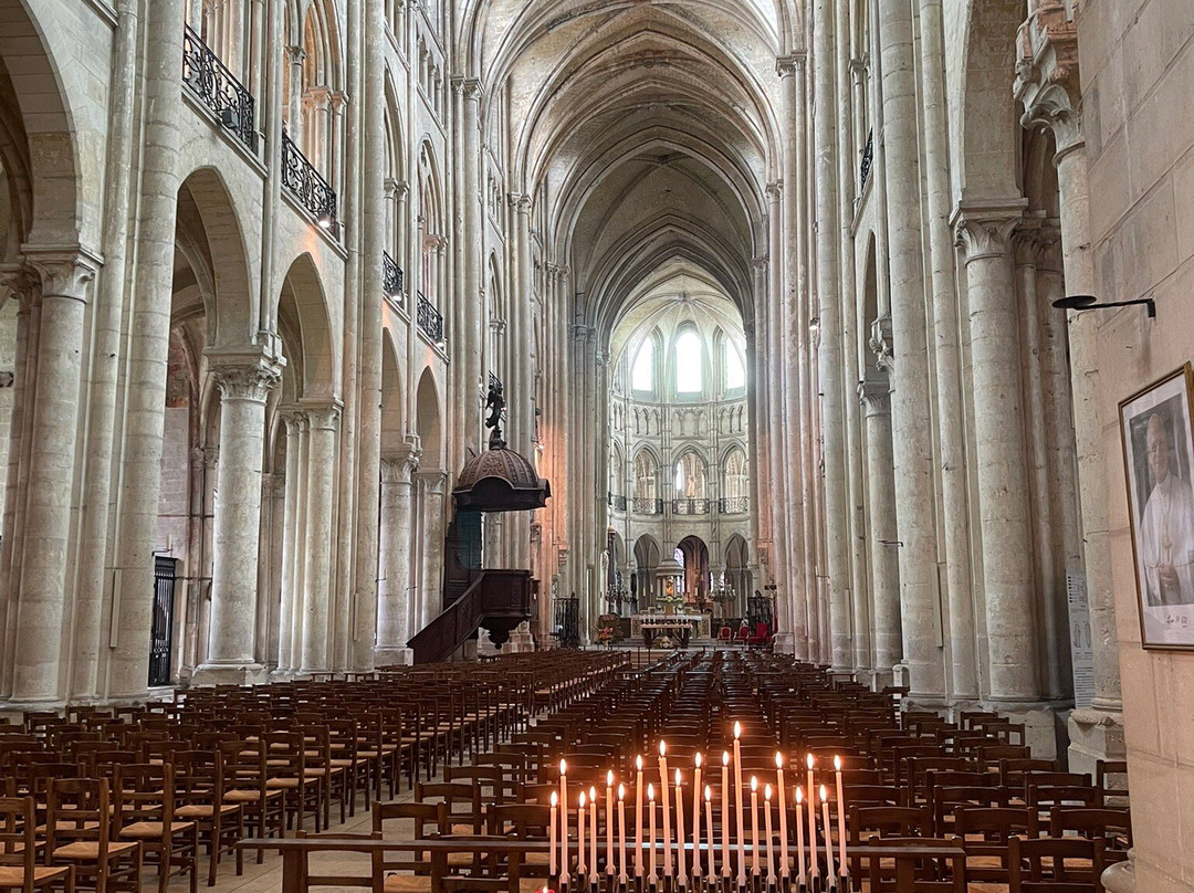 Noyon Cathedral and Library-Noyon必去景点