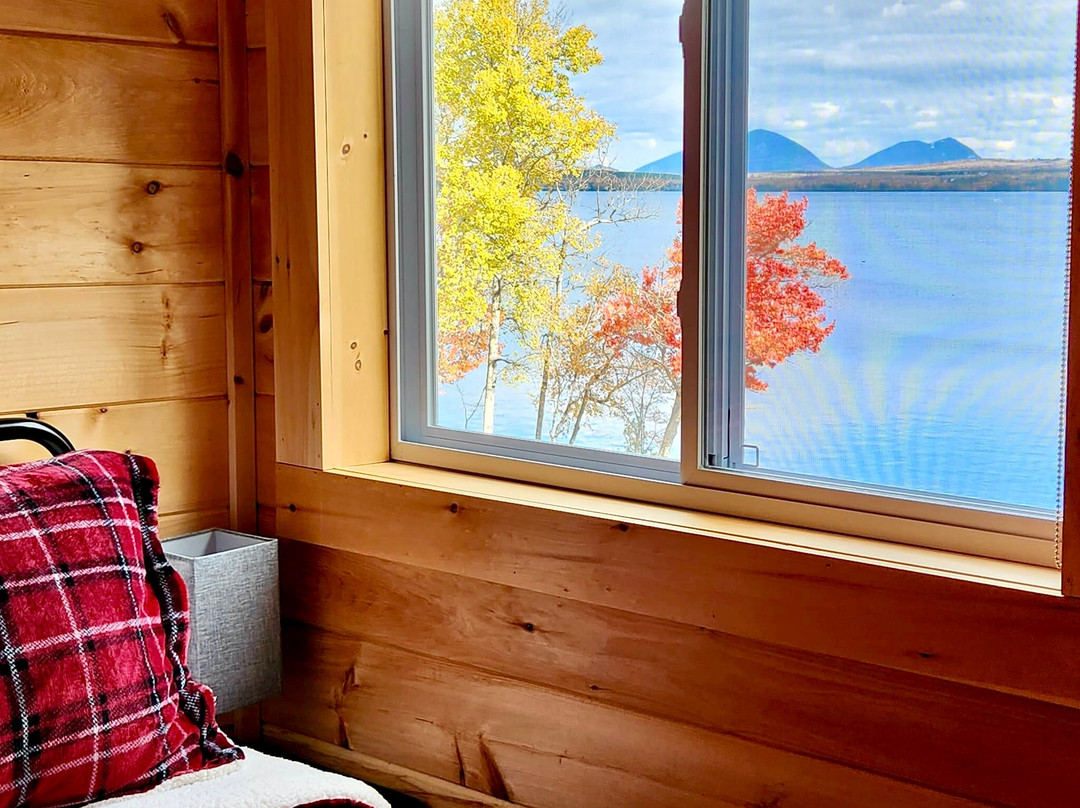Lawrence's Lakeside Cabins