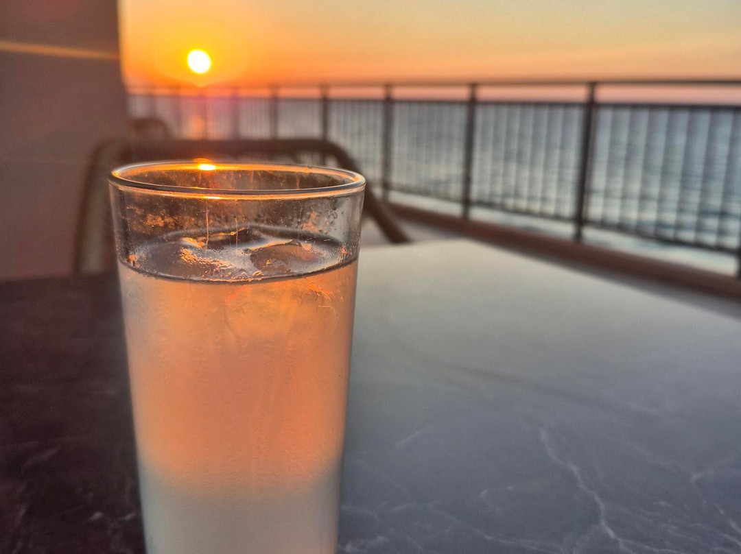 西蜜斯海滩酒店主图