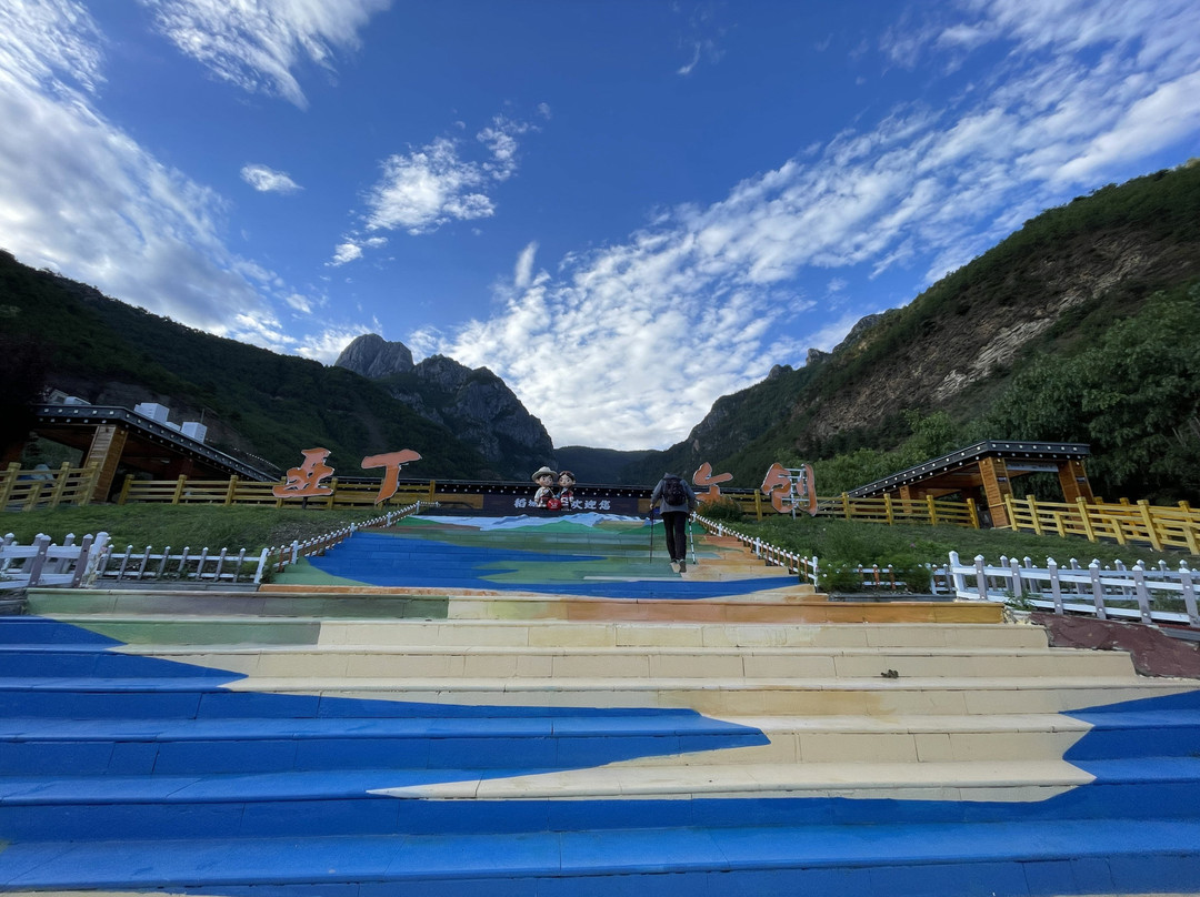稻城亚丁风景区-稻城县必去景点