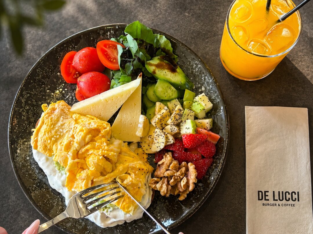 De Lucci Coffee House