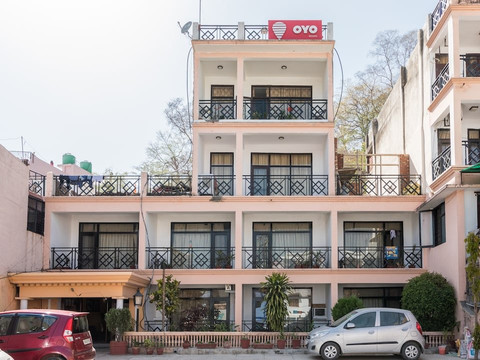 OYO Corbett Inn