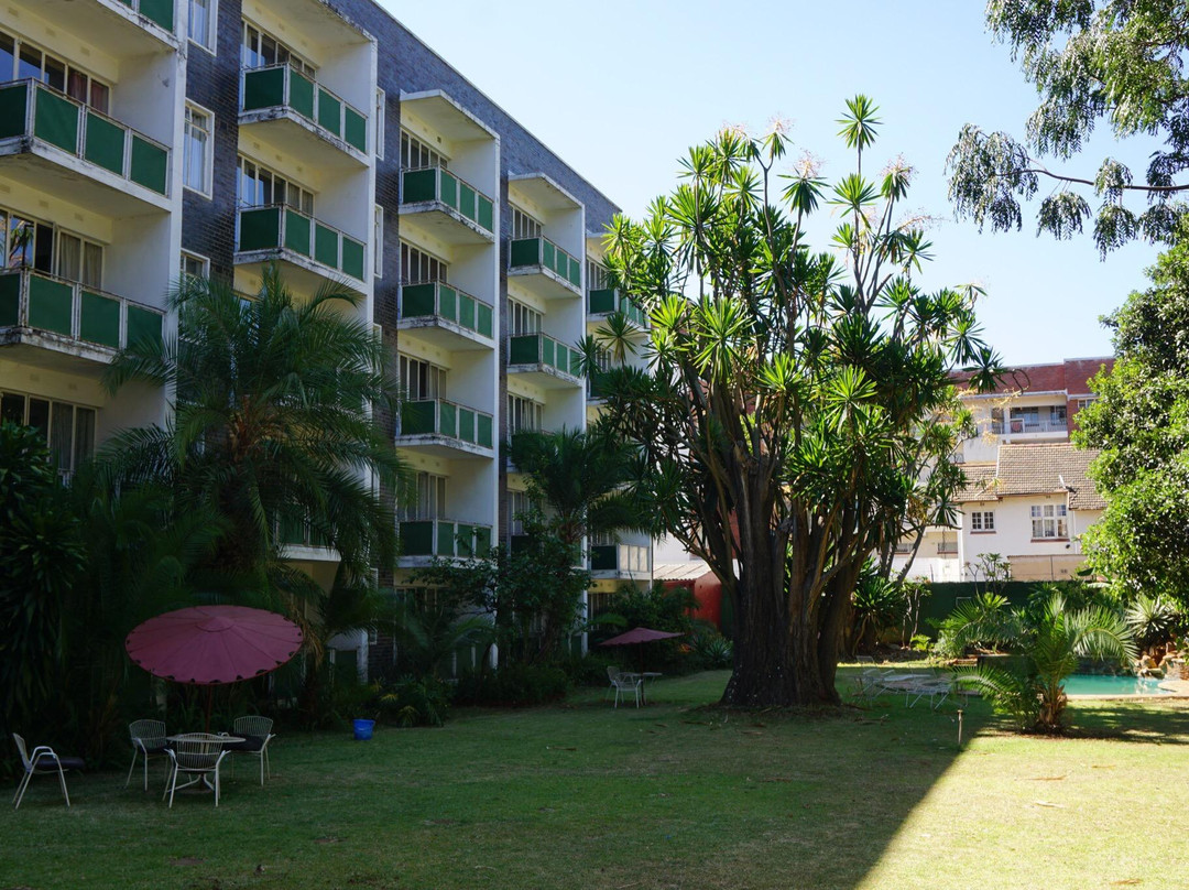 Russell Hotel Suites