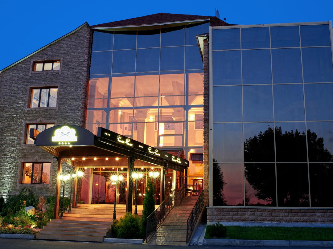 Velyka Pysarivka酒店住宿-Hotel Baden-Baden