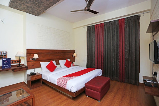 Collection O 13602 Hotel The Town House