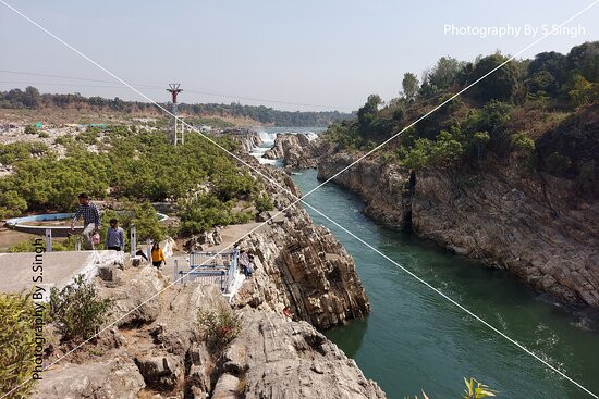 Dhuandhar Falls景点图片