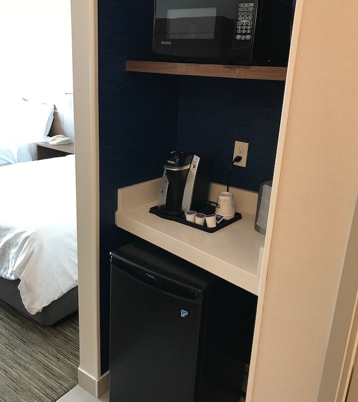 渥太华机场智选假日套房酒店主图