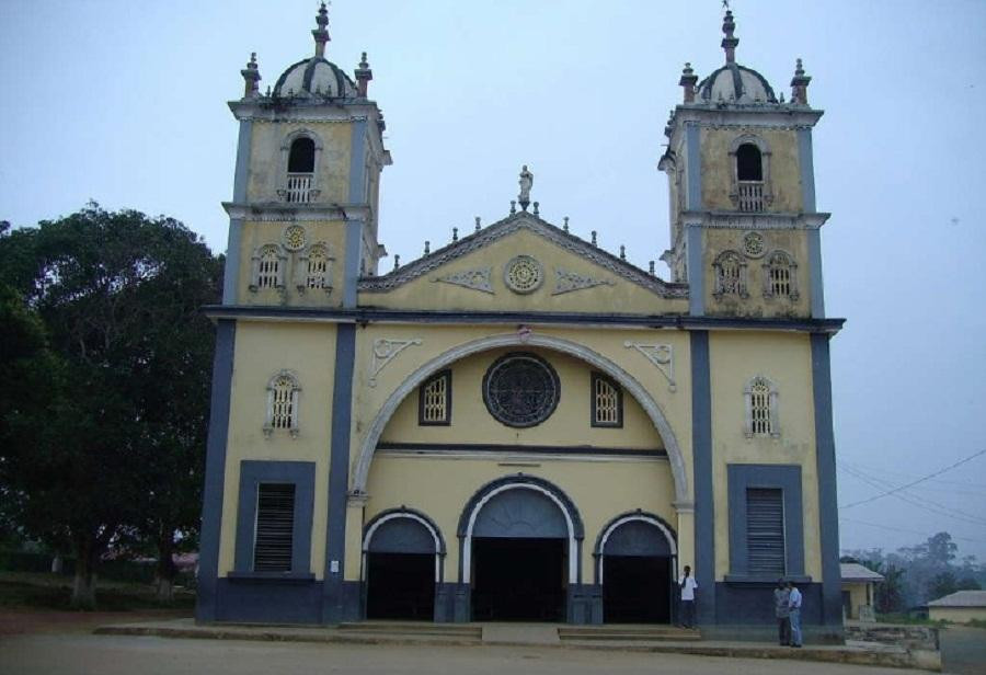 Catedral de Ebebiyín景点图片
