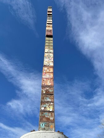 World's Tallest Filing Cabinet-伯灵顿必去景点