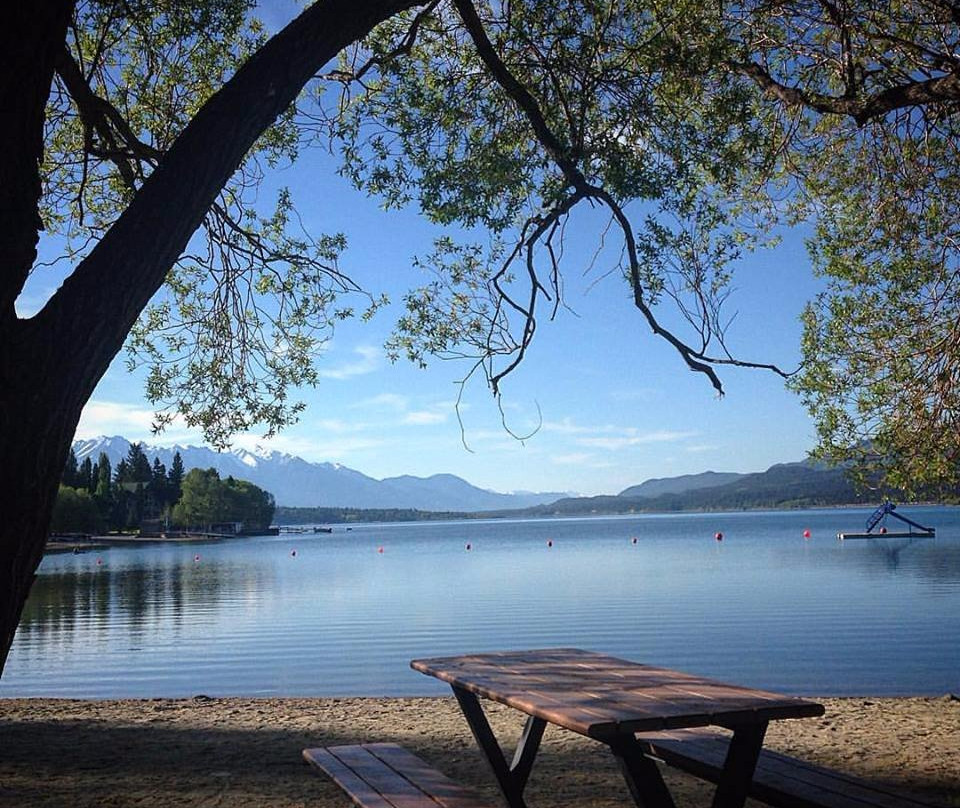 Windermere Lake Provincial Park景点图片