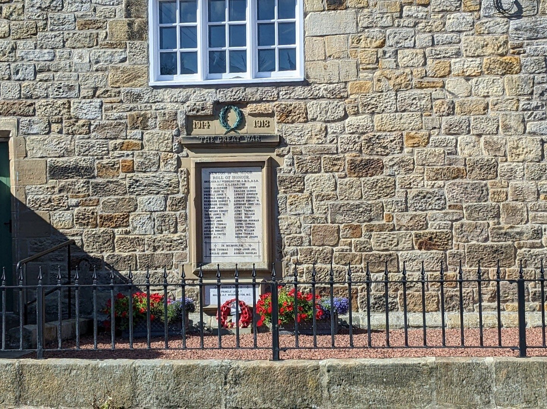 Newton-on-the-moor War Memorial景点图片