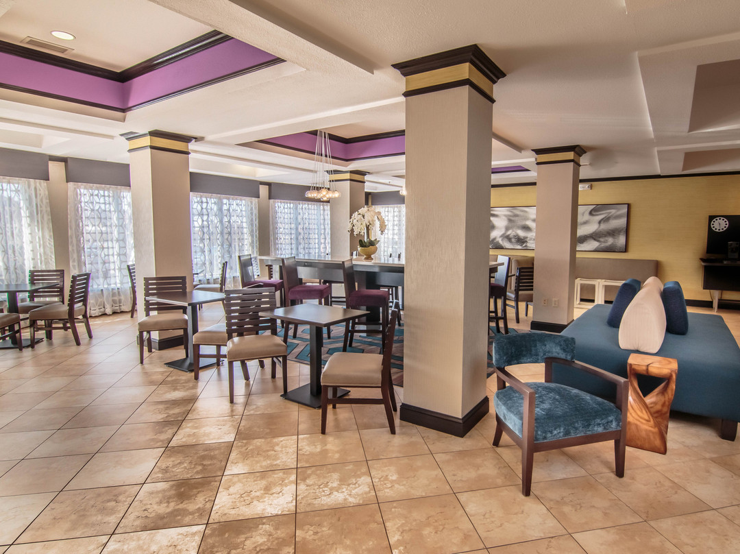 Holiday Inn Express & Suites Farmington By IHG主图