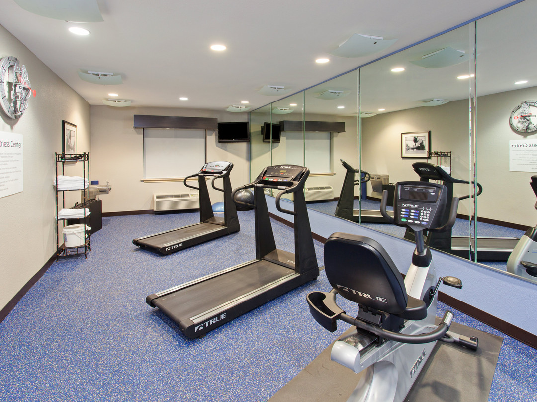 Holiday Inn Express Suites Wharton by IHG主图