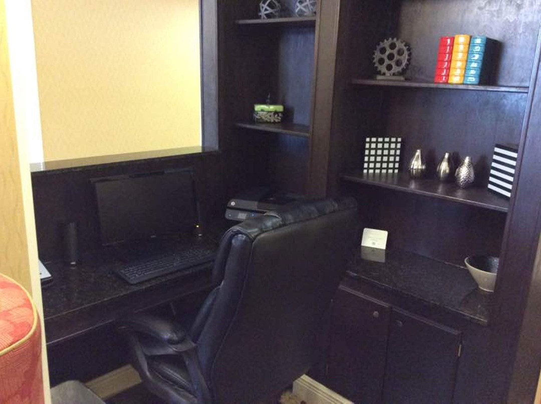 Holiday Inn Express & Suites Forest by IHG主图