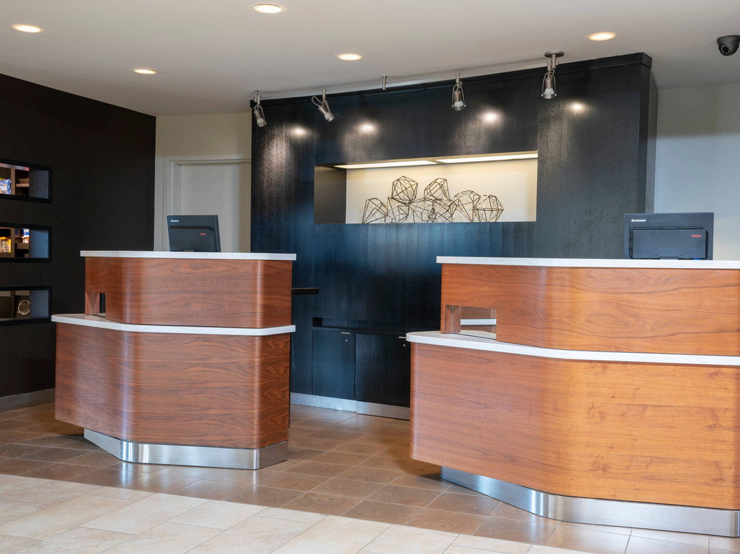 Courtyard by Marriott Milwaukee Airport主图