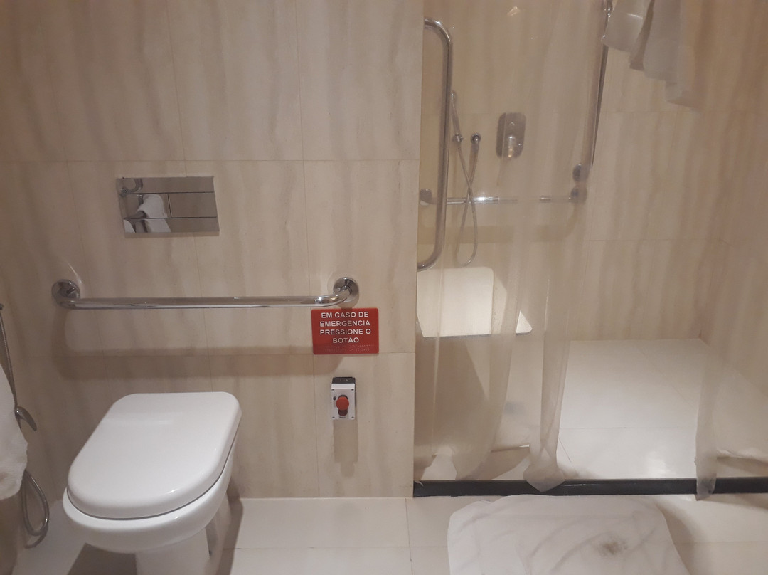 宜必思尚品库里提巴机场主图