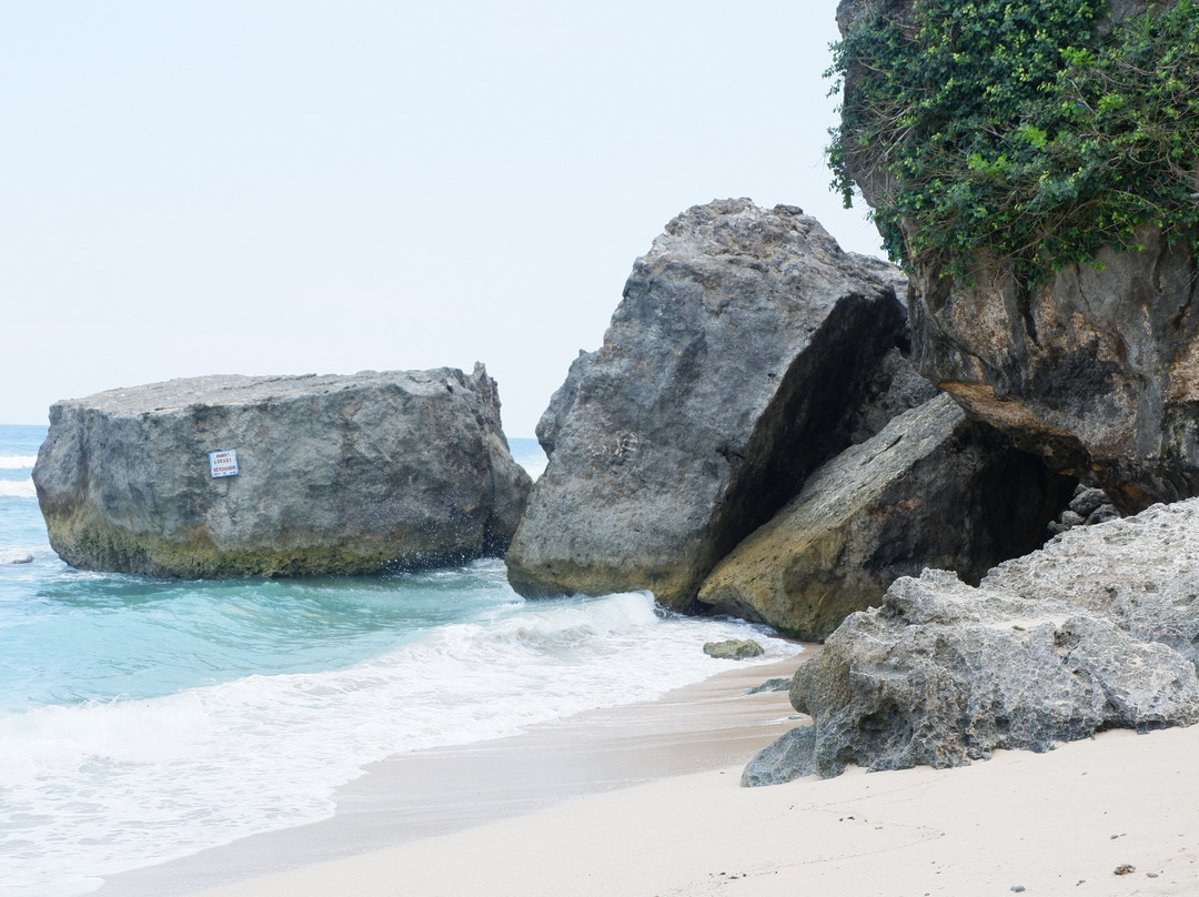 Indrayanti Beach-基杜尔山必去景点