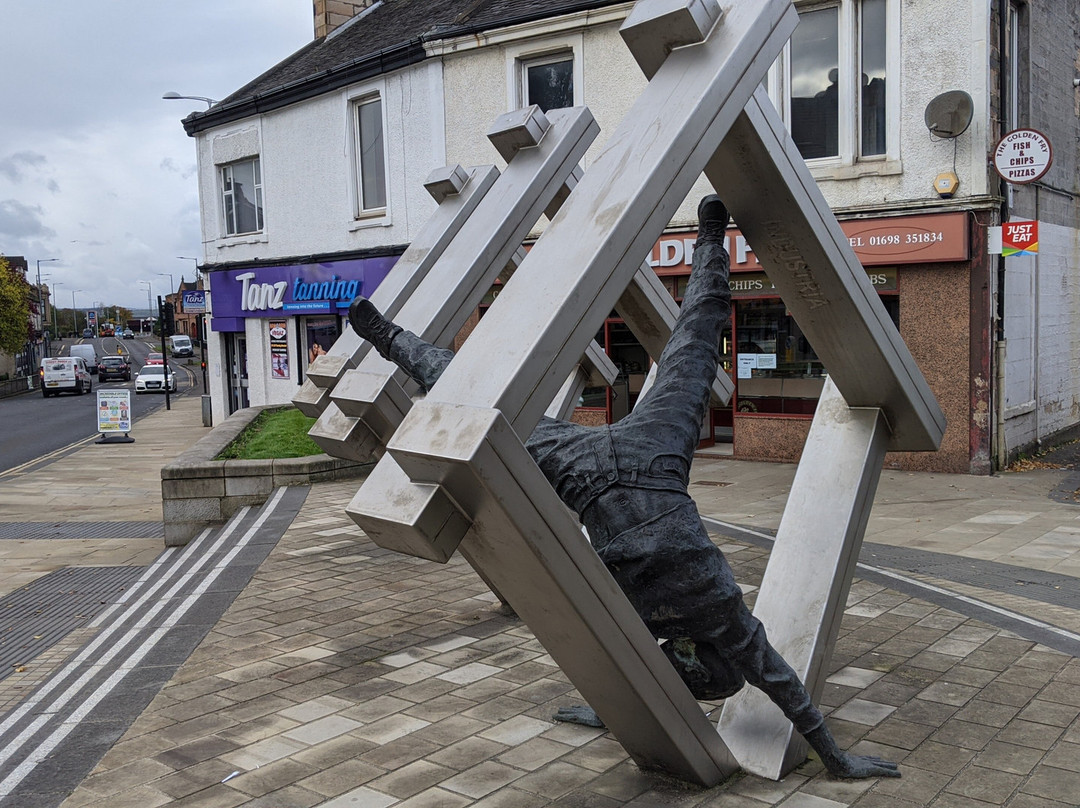 Triamond Sculpture景点图片