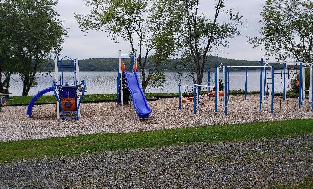 Parc du Grand Lac Saint-François-Lambton必去景点