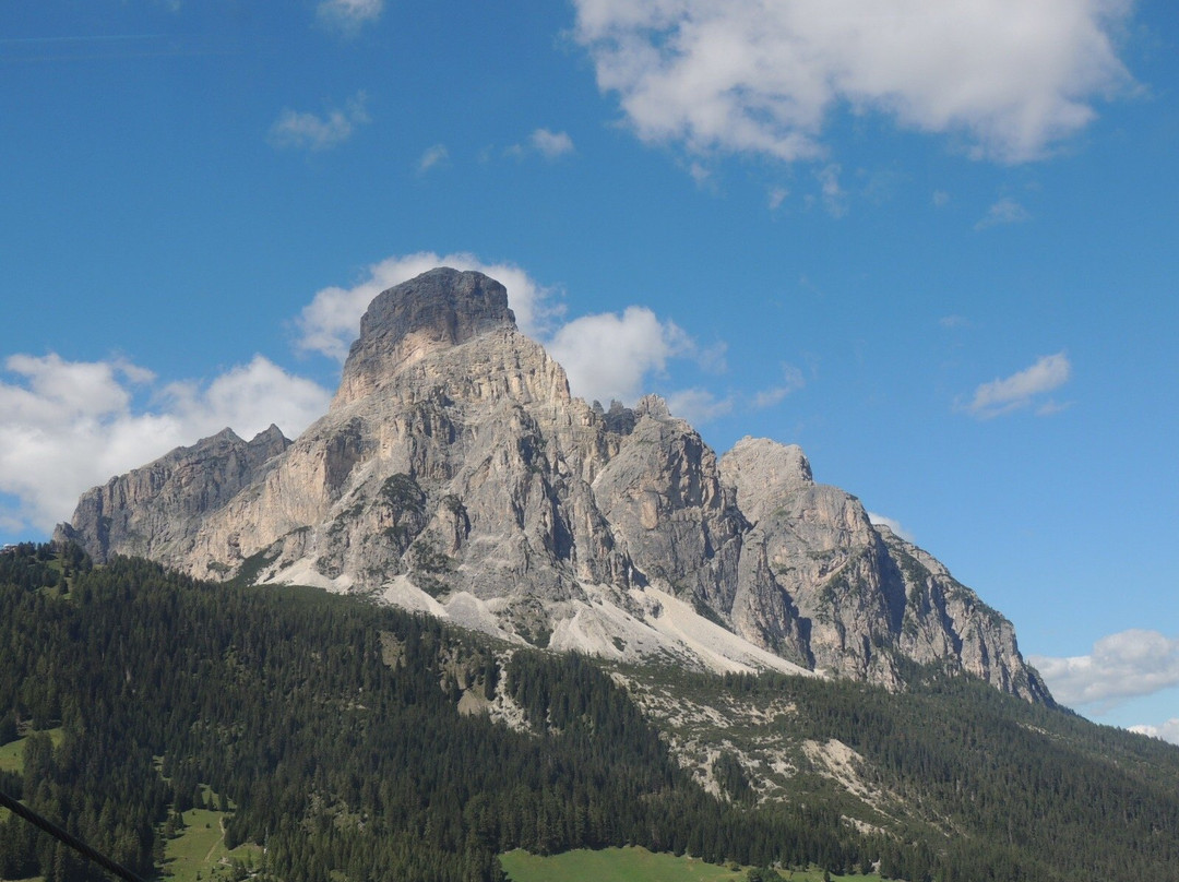 瑞泽亚酒店主图