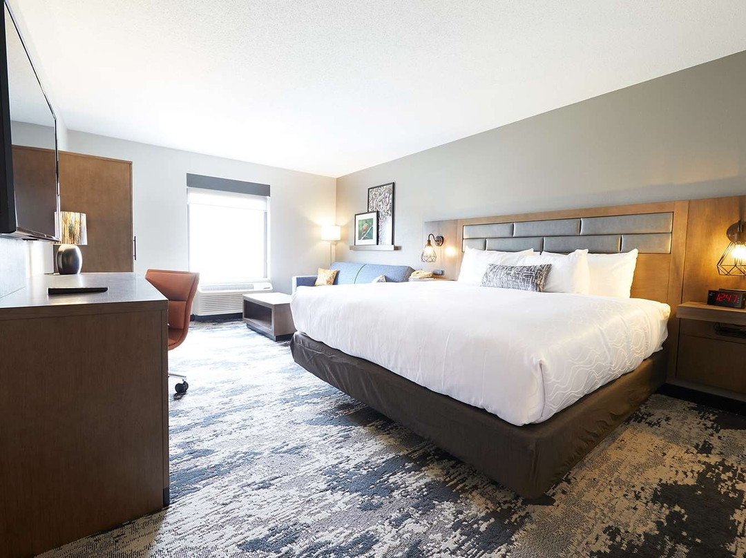 Best Western Plus Bourbonnais Hotel & Suites主图