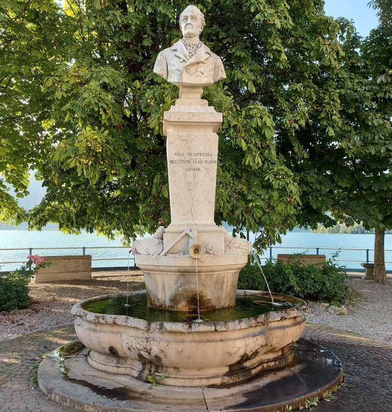 Monumento al Conte Luigi Tadini景点图片