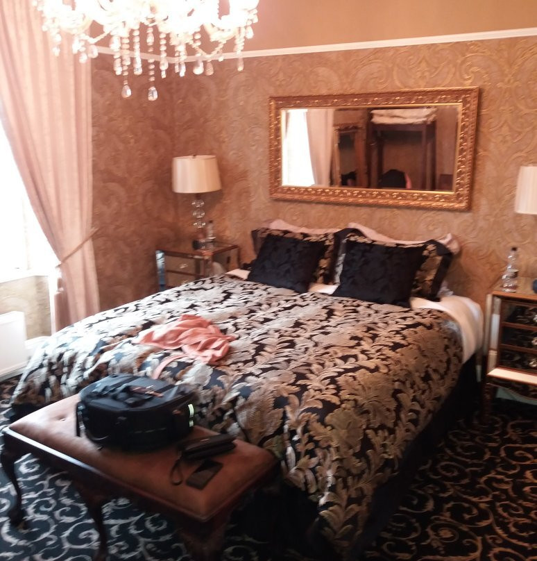 The Golden Lion Hotel主图