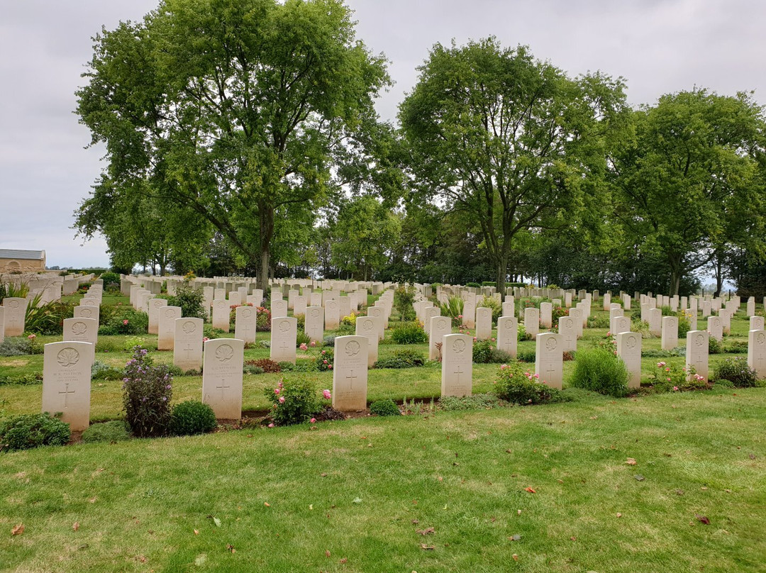 Beny-sur-Mer Canadian War Cemetery景点图片