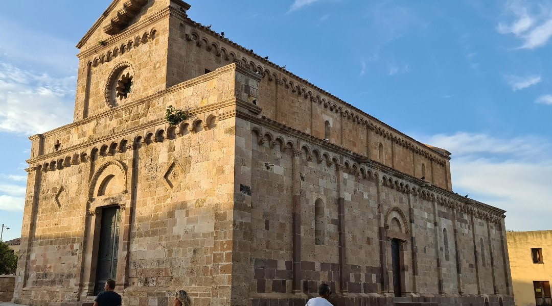 Cattedrale di Santa Maria di Monserrato-Tratalias必去景点