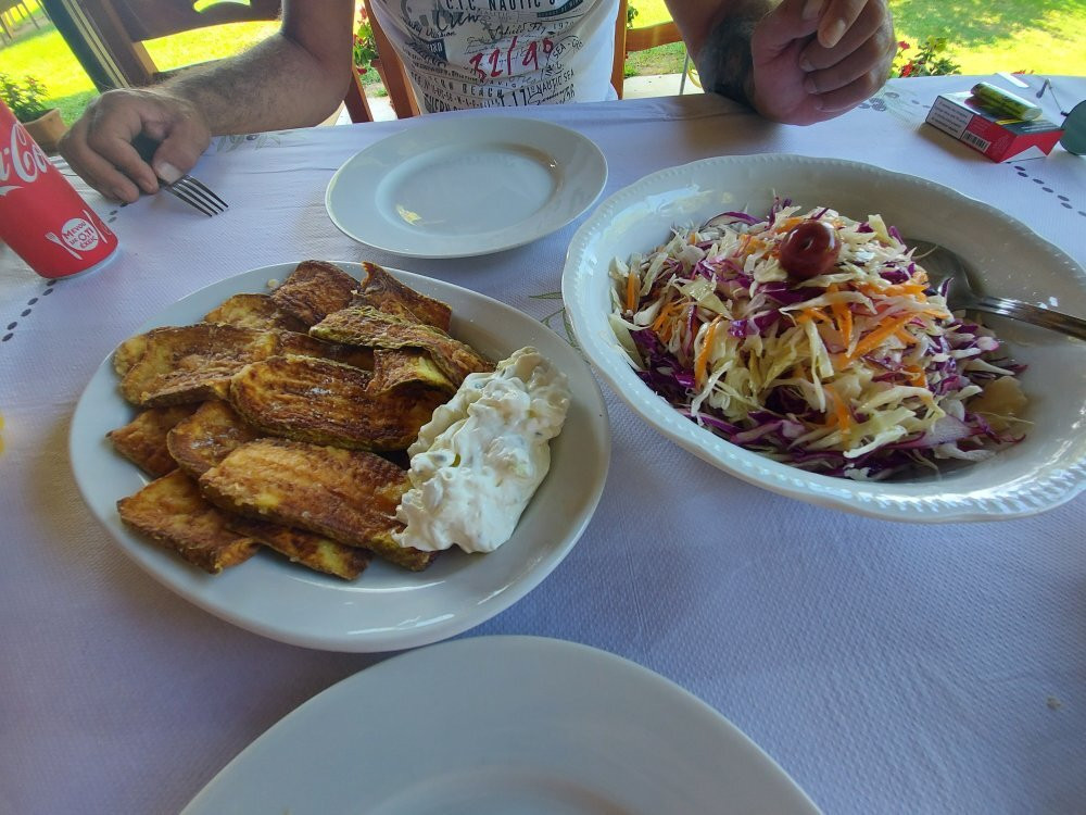 Denis Hotel and Bungalows主图