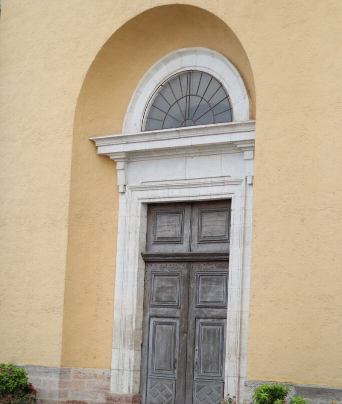Eglise Saints-Pierre-et-Paul-Givry必去景点