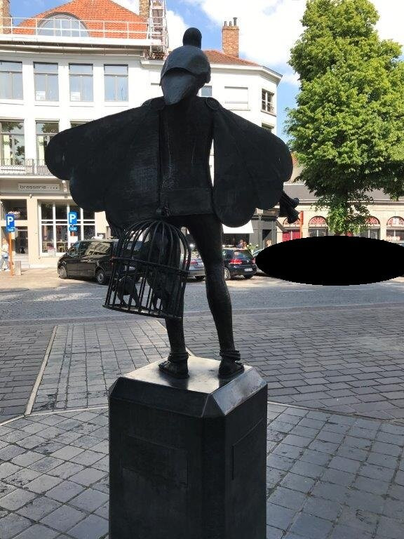 Papageno Statue-布鲁日必去景点