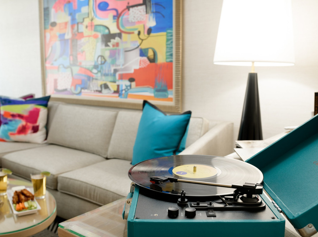 公园套房酒店主图