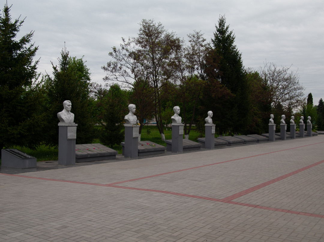 Skver Geroyev-Kolpna必去景点