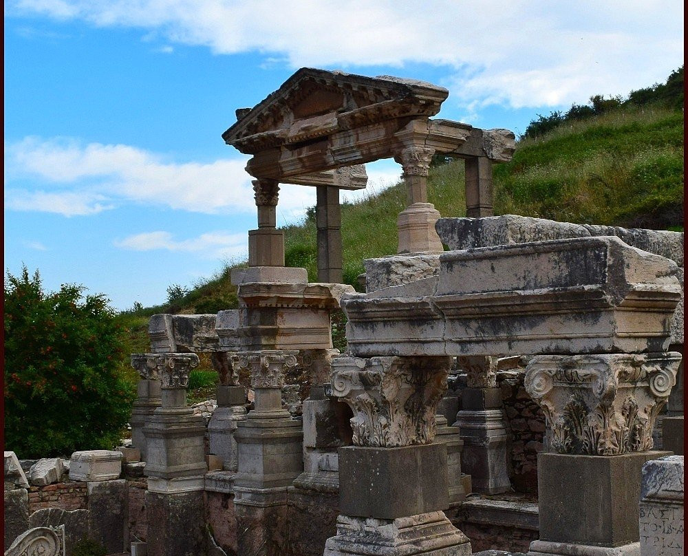 Trajan Fountain景点图片