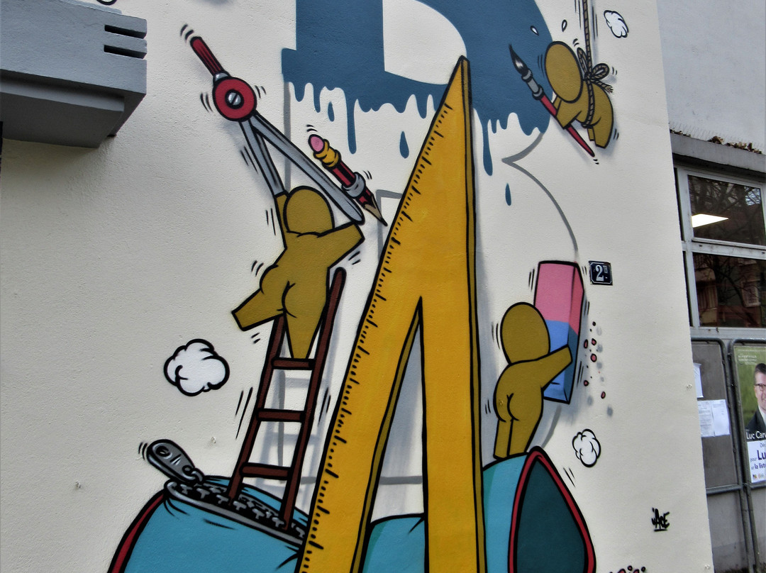 Fresque "Ivres livres"-阿尔福维尔必去景点