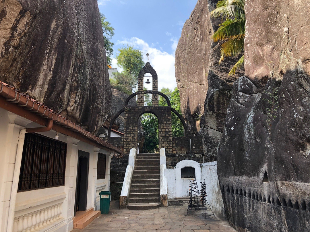 Aluvihara Rock Cave Temple景点图片
