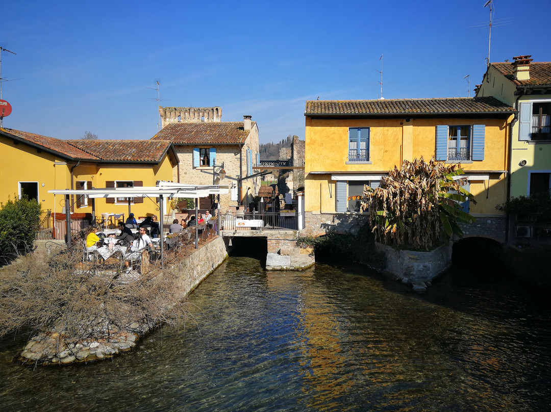 Le Finestre Su Borghetto主图