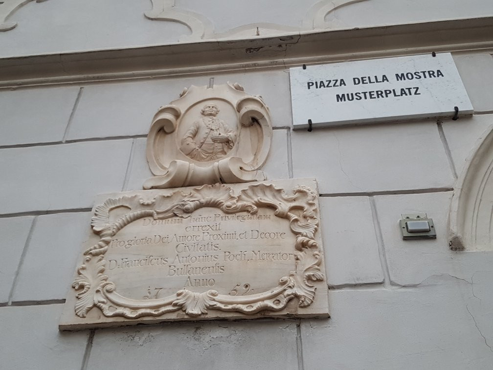 Via della Mostra景点图片
