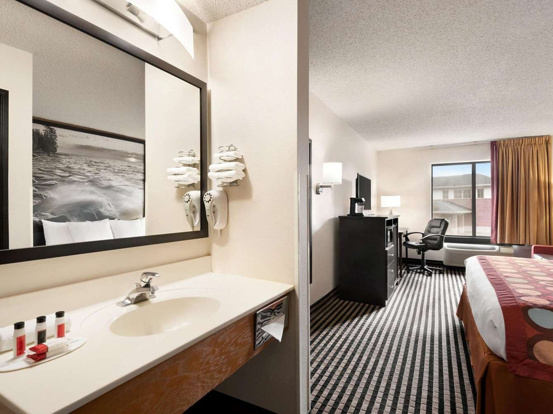 Super 8 by Wyndham Wausau主图