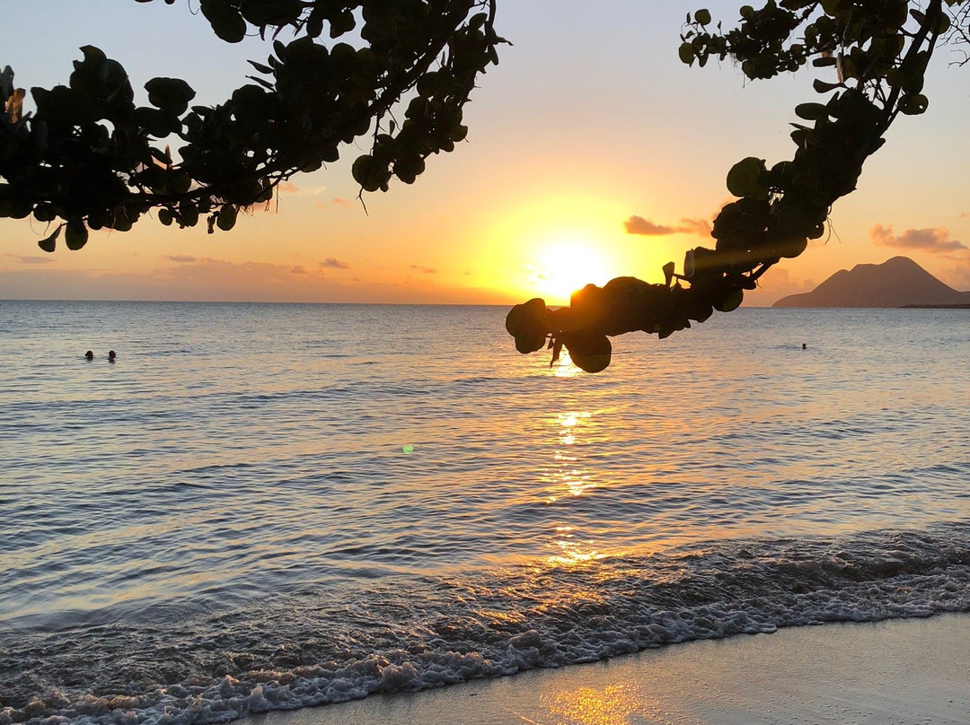 Anse Mabouya-圣吕斯必去景点