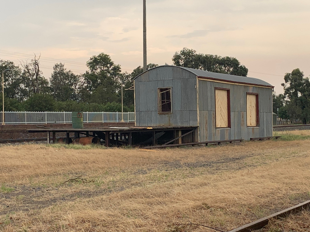 Henty railway station景点图片