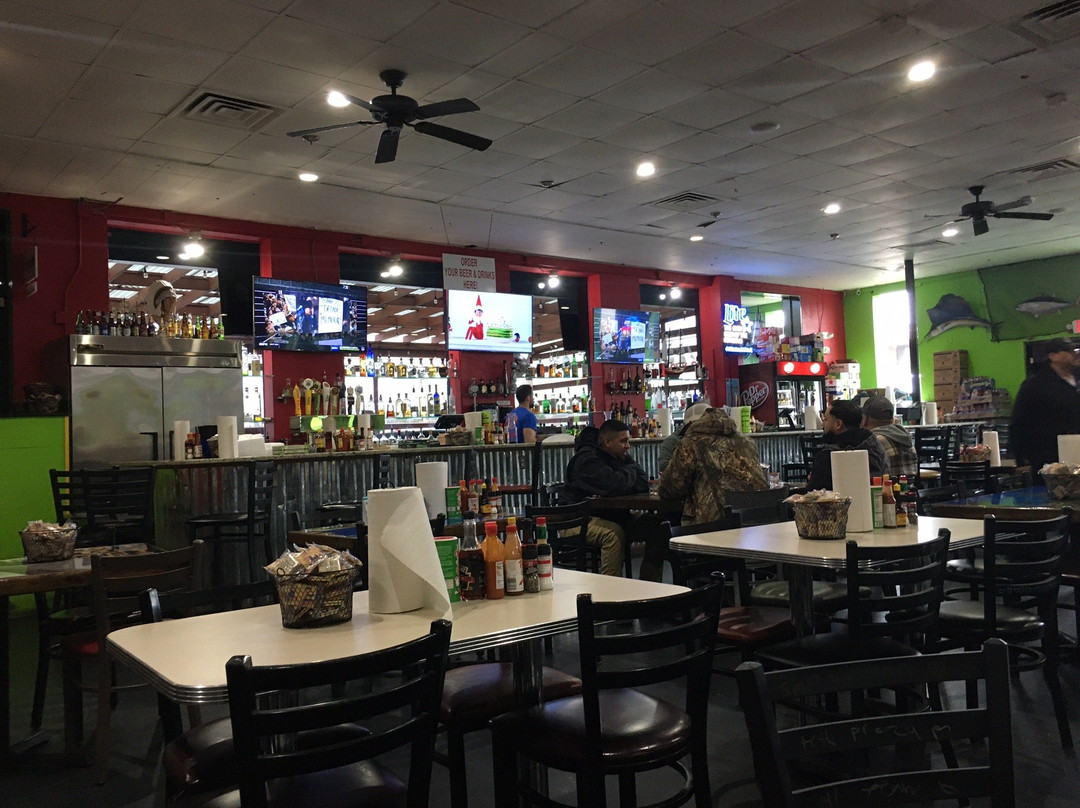 Fish N' Tails Oyster Bar