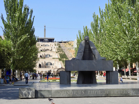Alexander Tamanyan Statue-埃里温必去景点