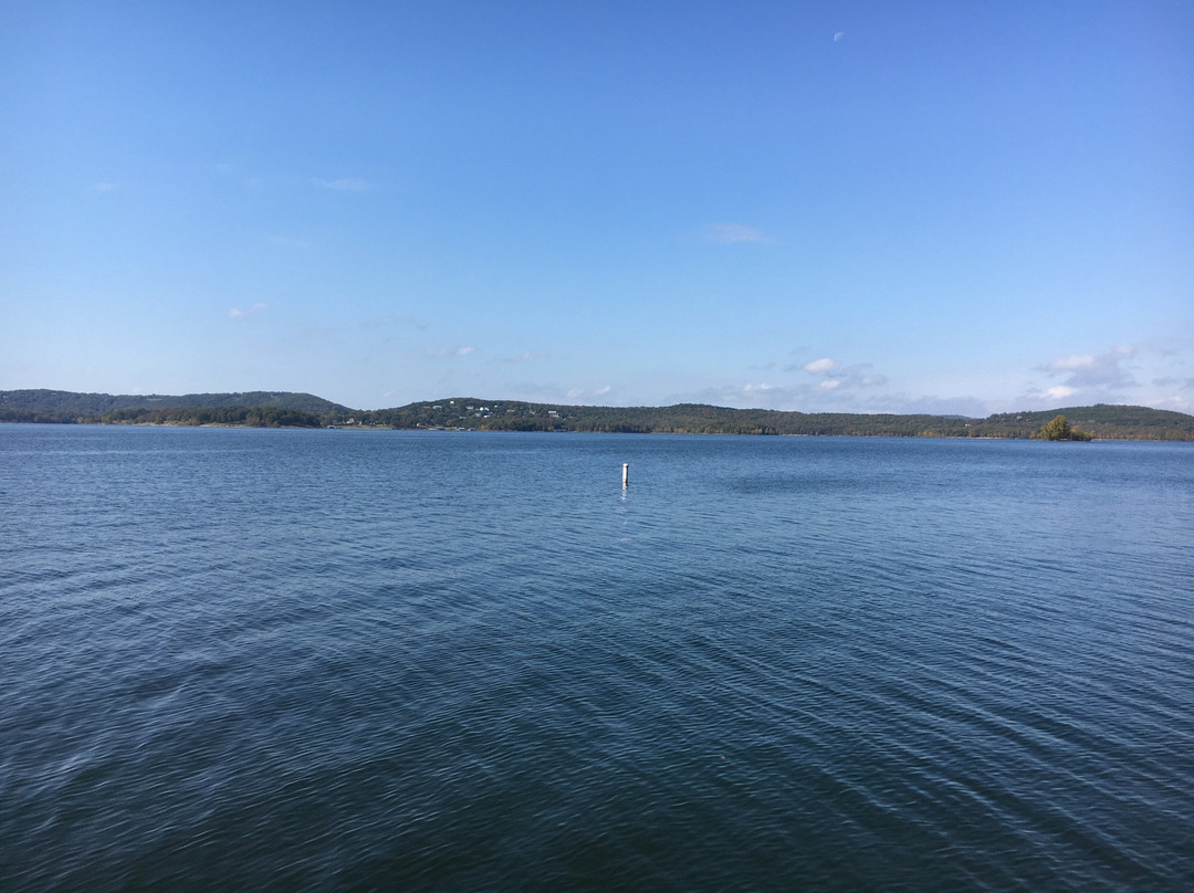 Table Rock Lakeshore Trail景点图片