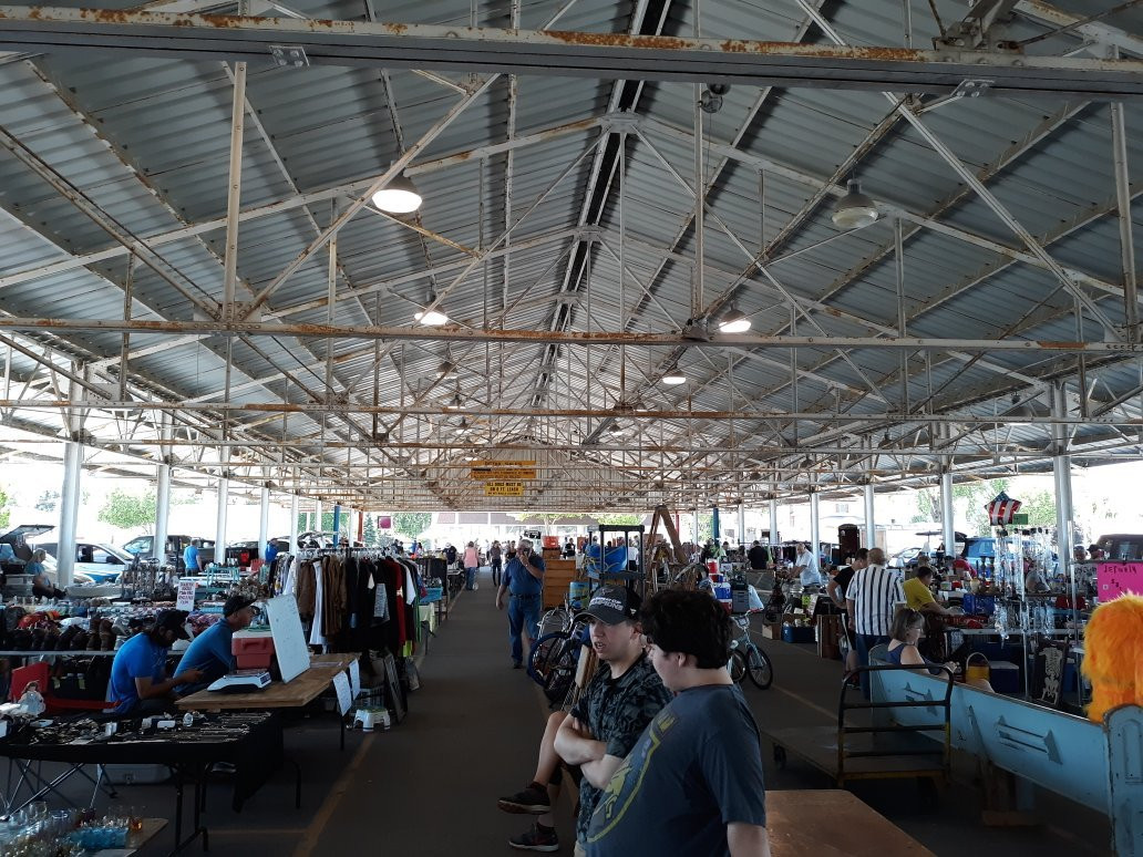 Chuckies Bay County Flea Market景点图片