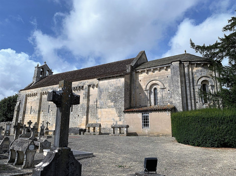 Eglise Saint-Pierre-Civray必去景点