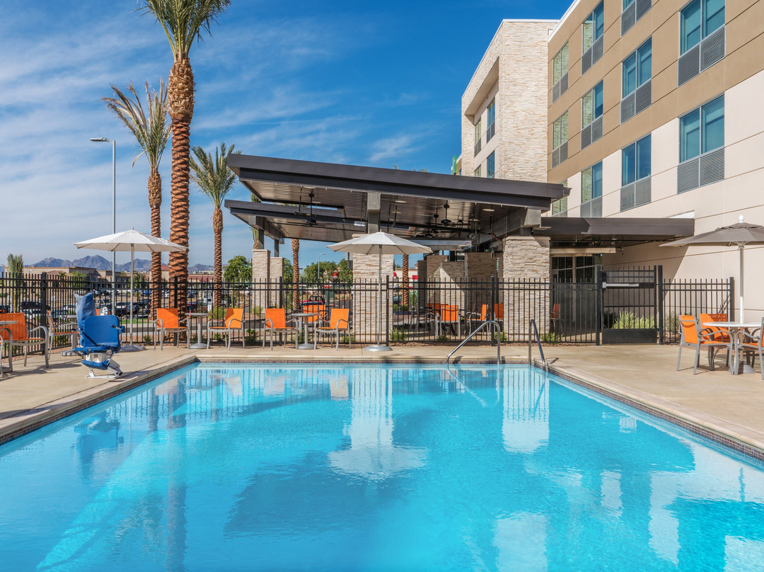 Holiday Inn Express & Suites Lake Havasu - London Bridge by IHG主图