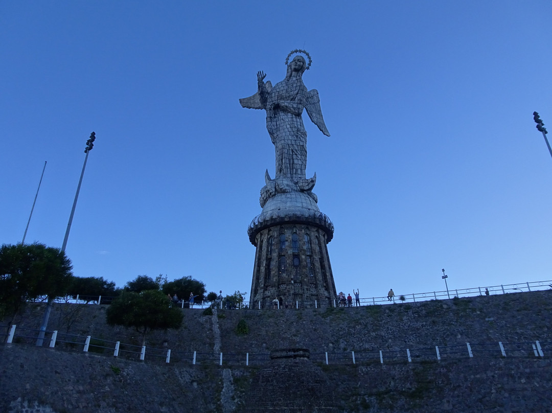 La Virgen del Panecillo景点图片